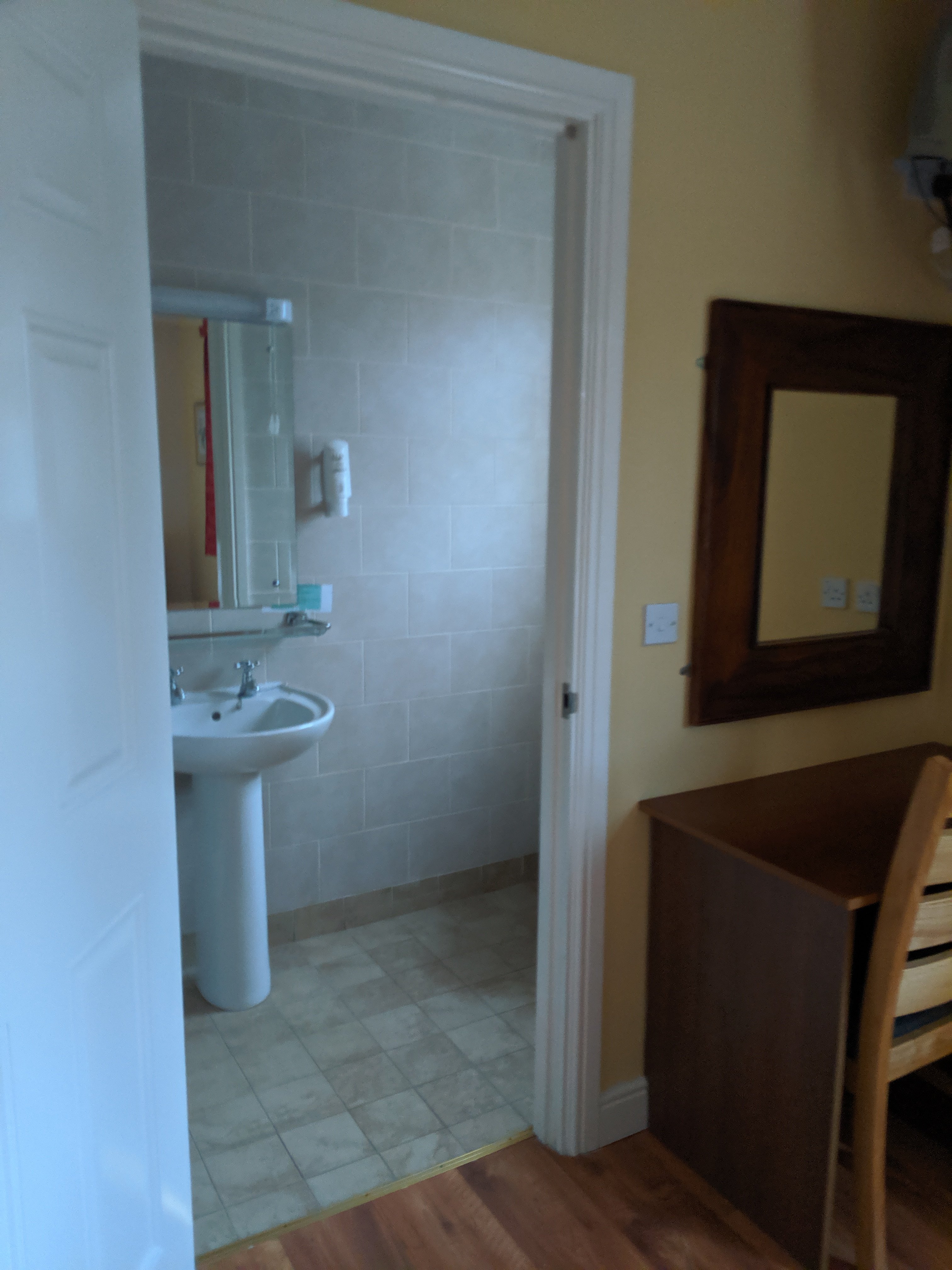 Abbey Court Hotel & Leisure Centre-浴室