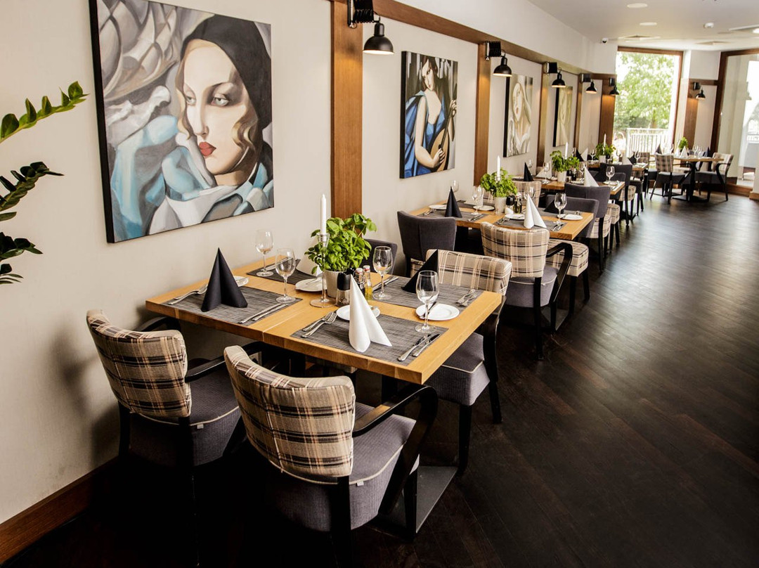 Kwiatkowice酒店住宿-Hotel Kolumna Park