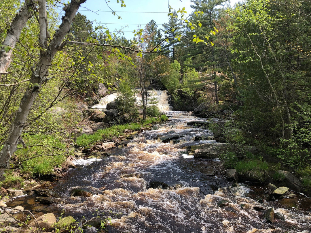 Duchesnay Falls Trails景点图片