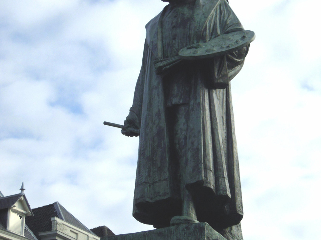 Hieronymus Bosch Statue-斯海尔托亨博斯必去景点