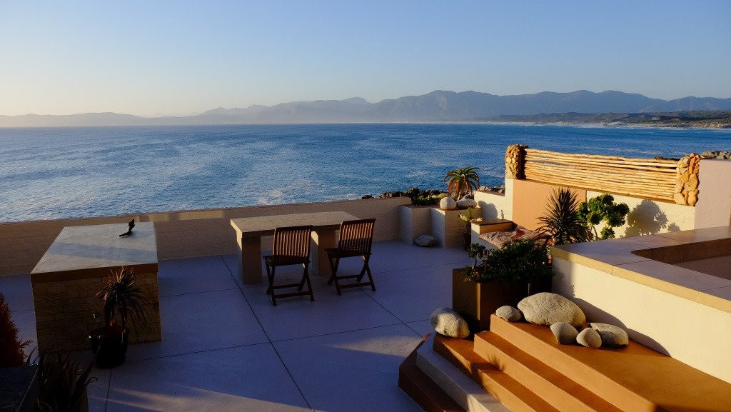 Marebella Seafront Guesthouse主图