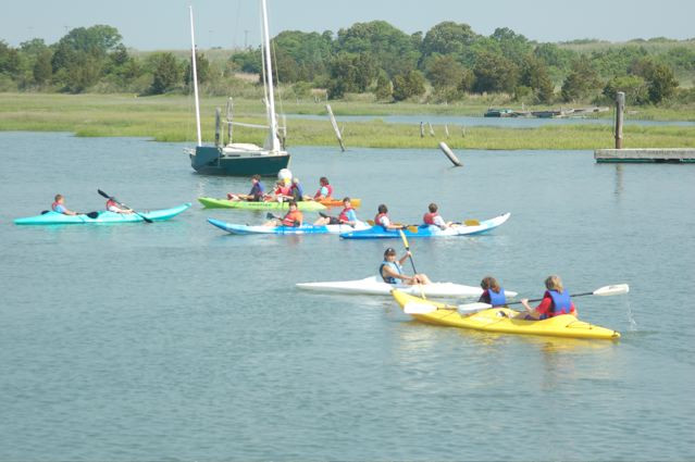 Miss Chris Marina and Kayaks景点图片