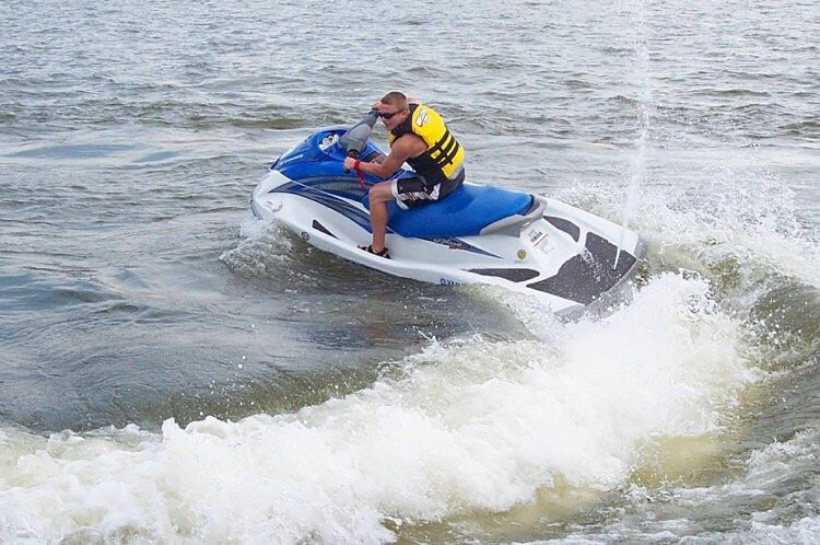 Lake Monroe Boat Rental-布卢明顿必去景点