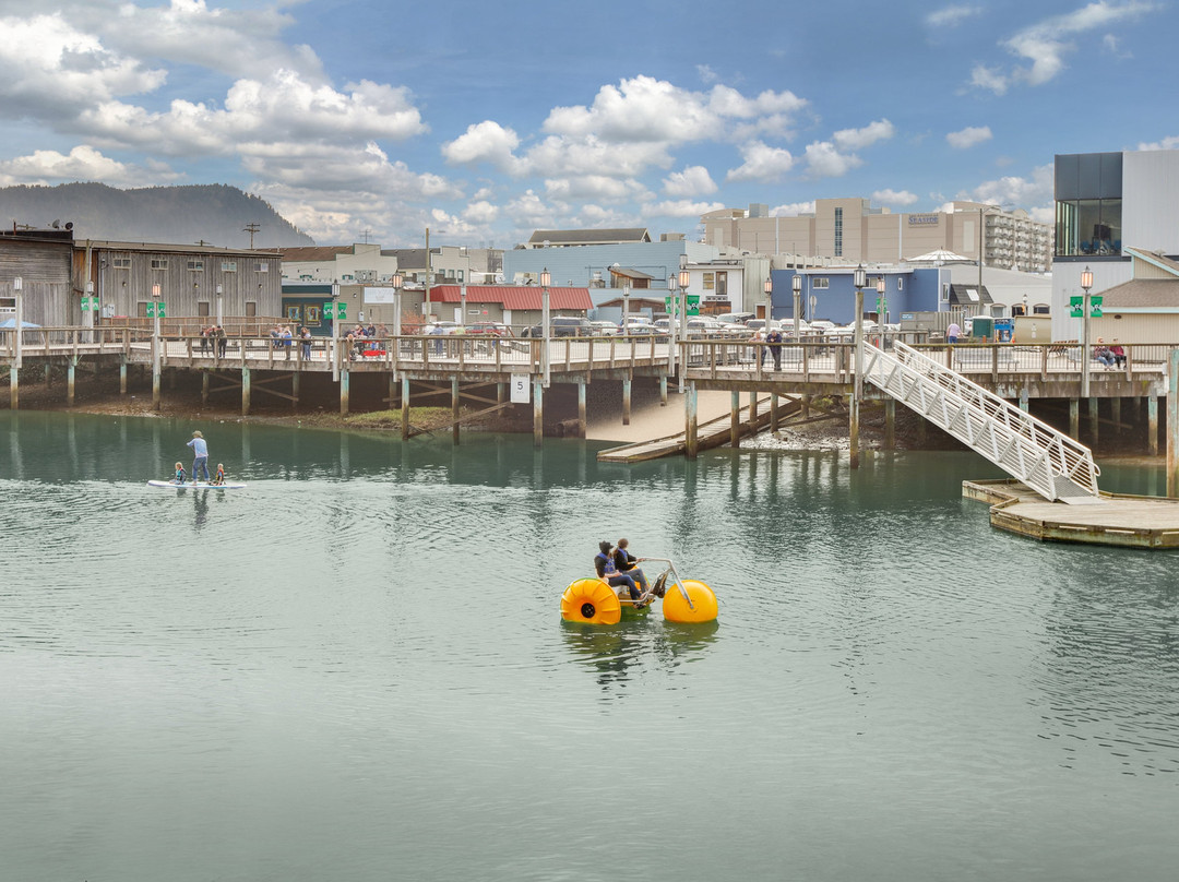海滨会展中心快捷假日&套房酒店主图