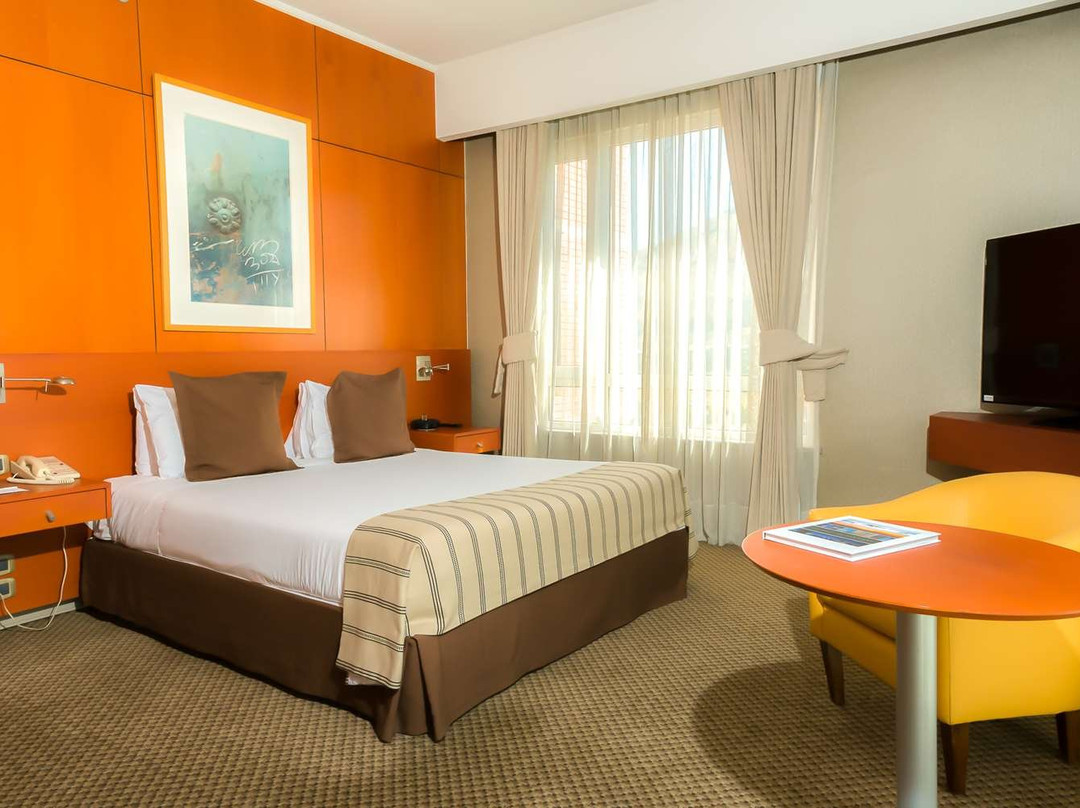 Radisson Ciudad Empresarial Santiago主图