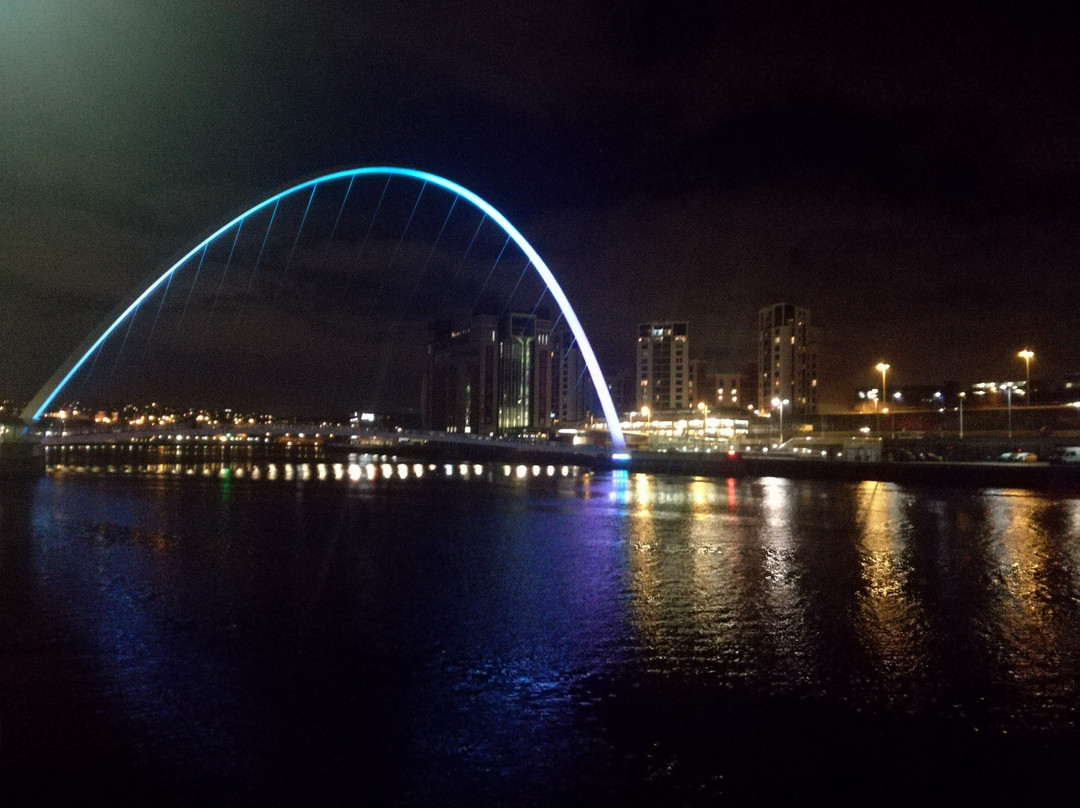 Gateshead Millenium Bridge景点图片