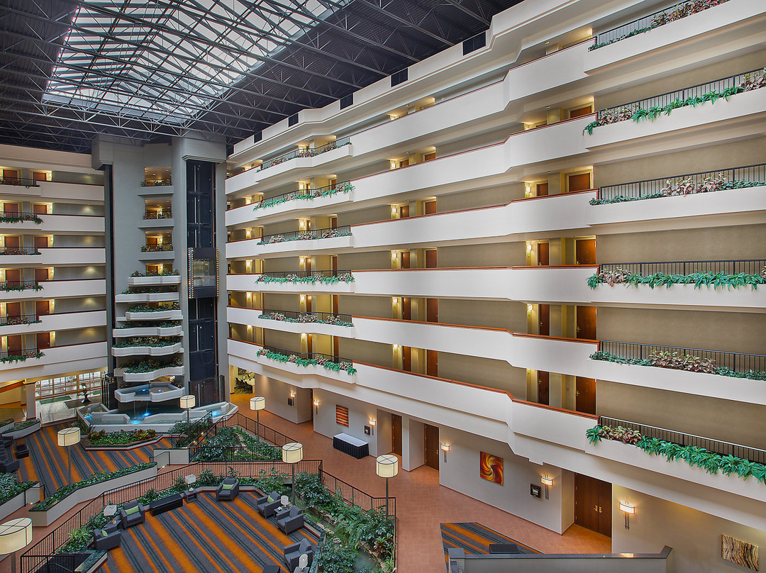 大学广场保龄格林假日酒店主图