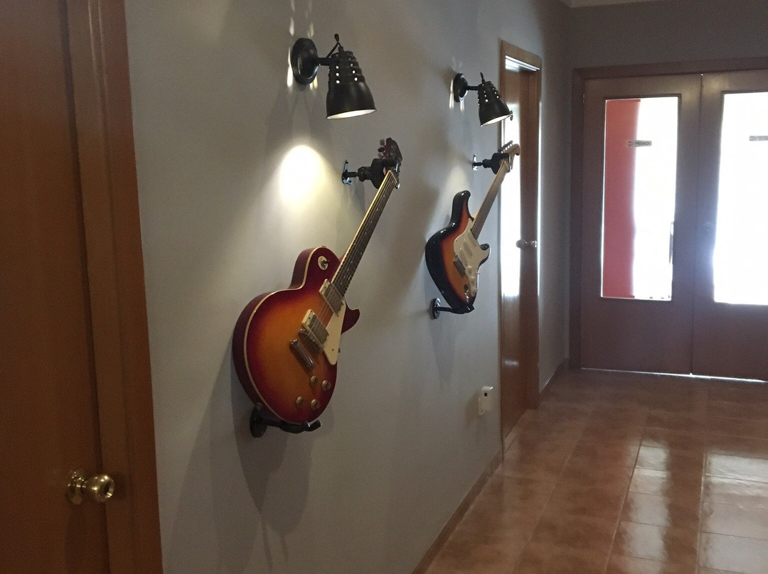 鸢尾花酒店主图