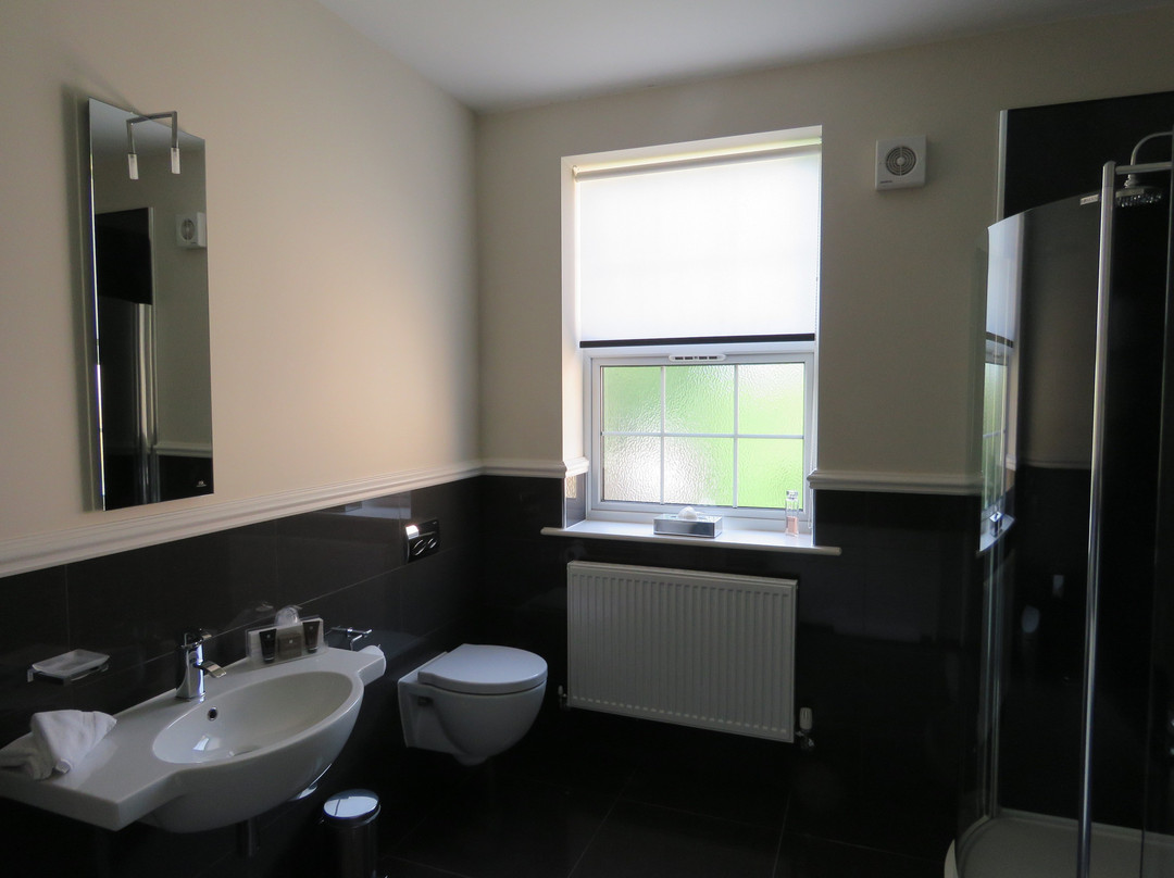 Hemswell Court主图