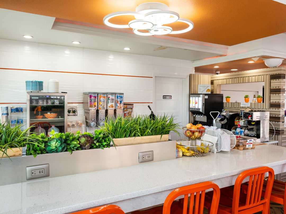 Advantage Inn & Suites主图