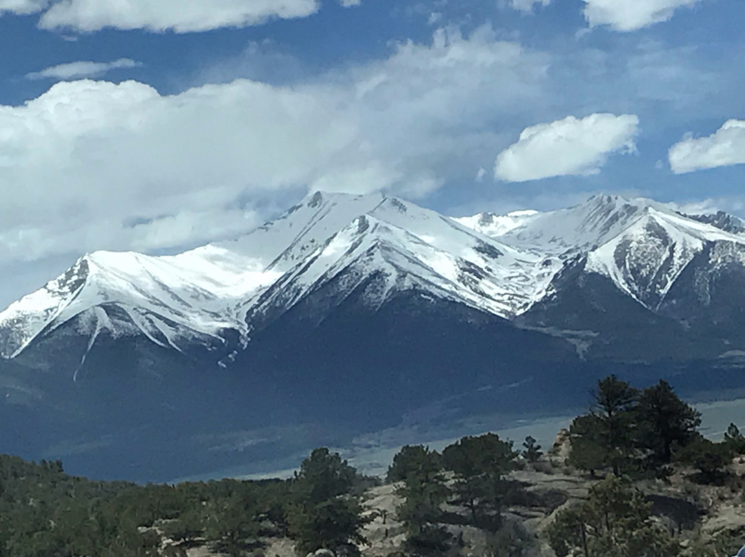 萨利达速8酒店主图