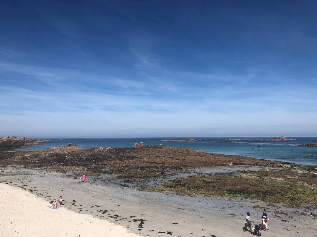 Vazon Bay-Castel必去景点