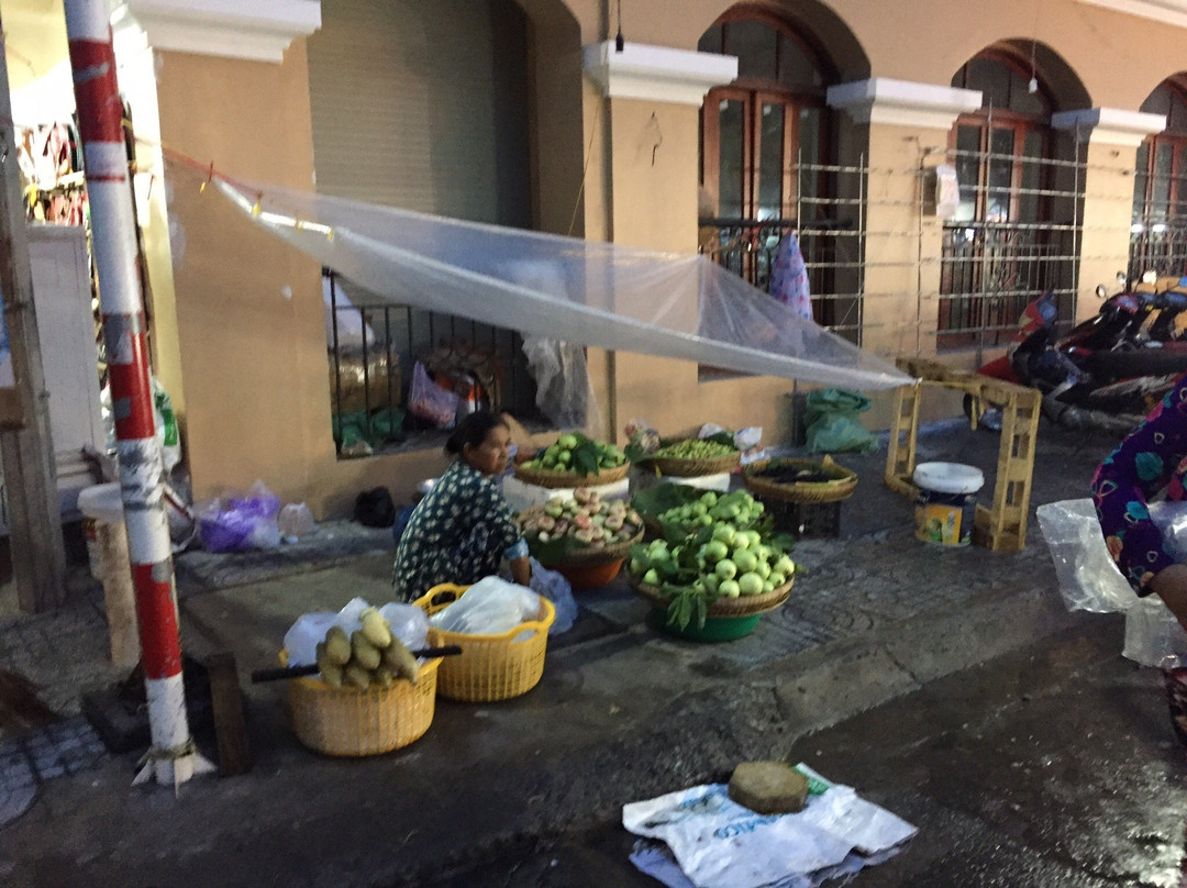 Tay Do Night Market-芹苴必去景点