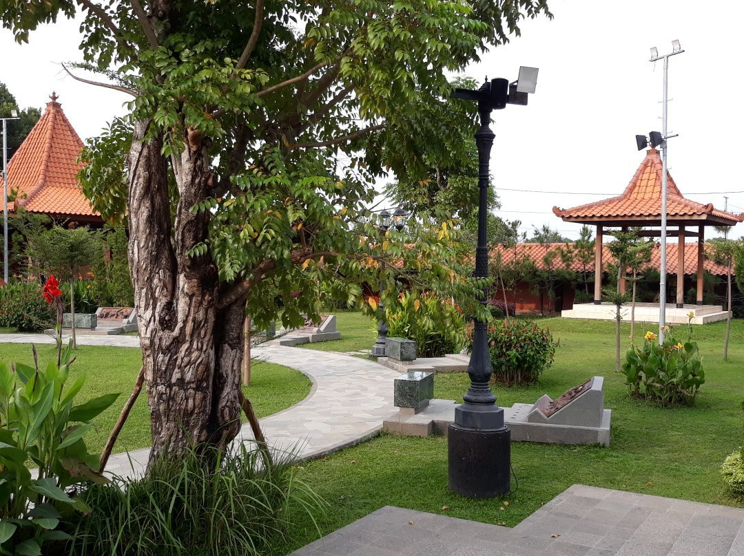 Taman Doa Regina Rosari-井里汶必去景点