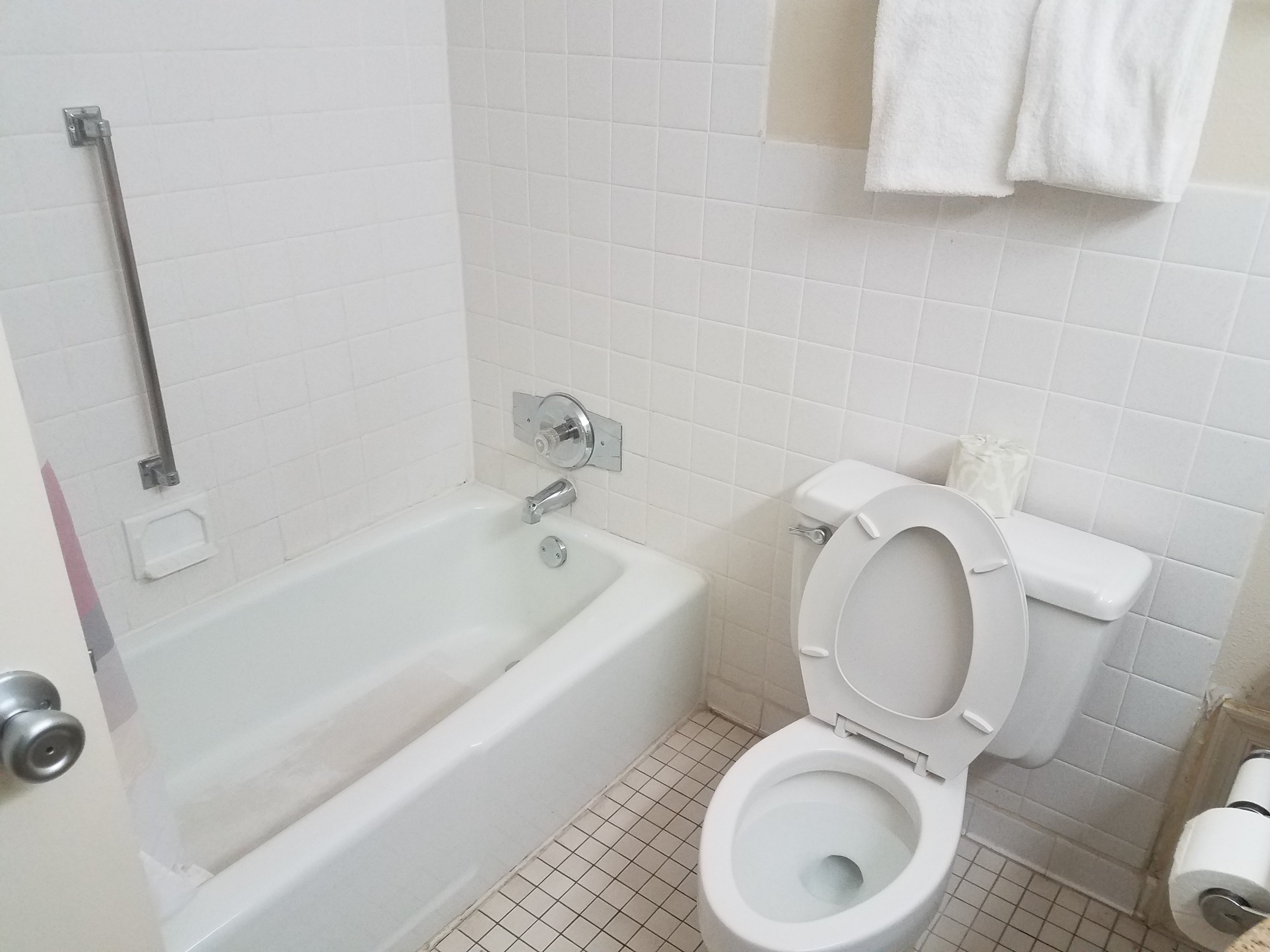 Red Roof Inn Dumfries - Quantico-浴室