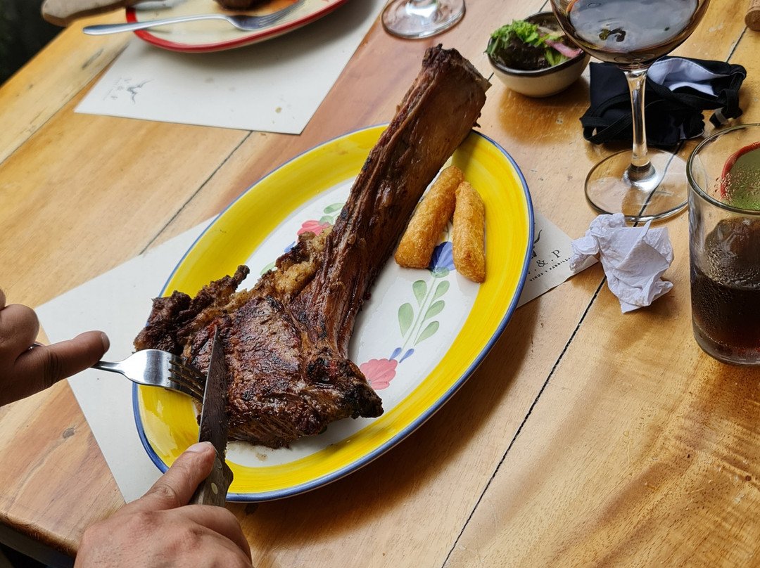 V & P Vinos y Parrilla