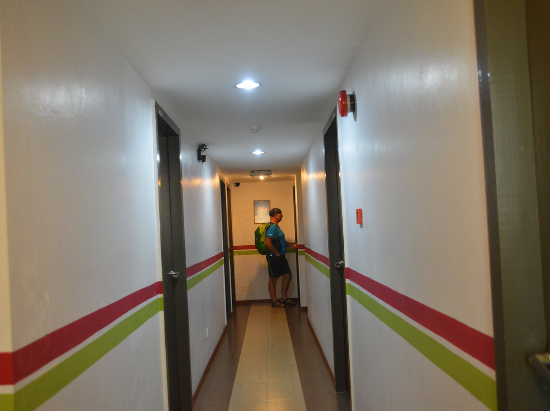 Red Tomato Hotel主图