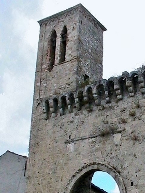 Porta Angioina景点图片
