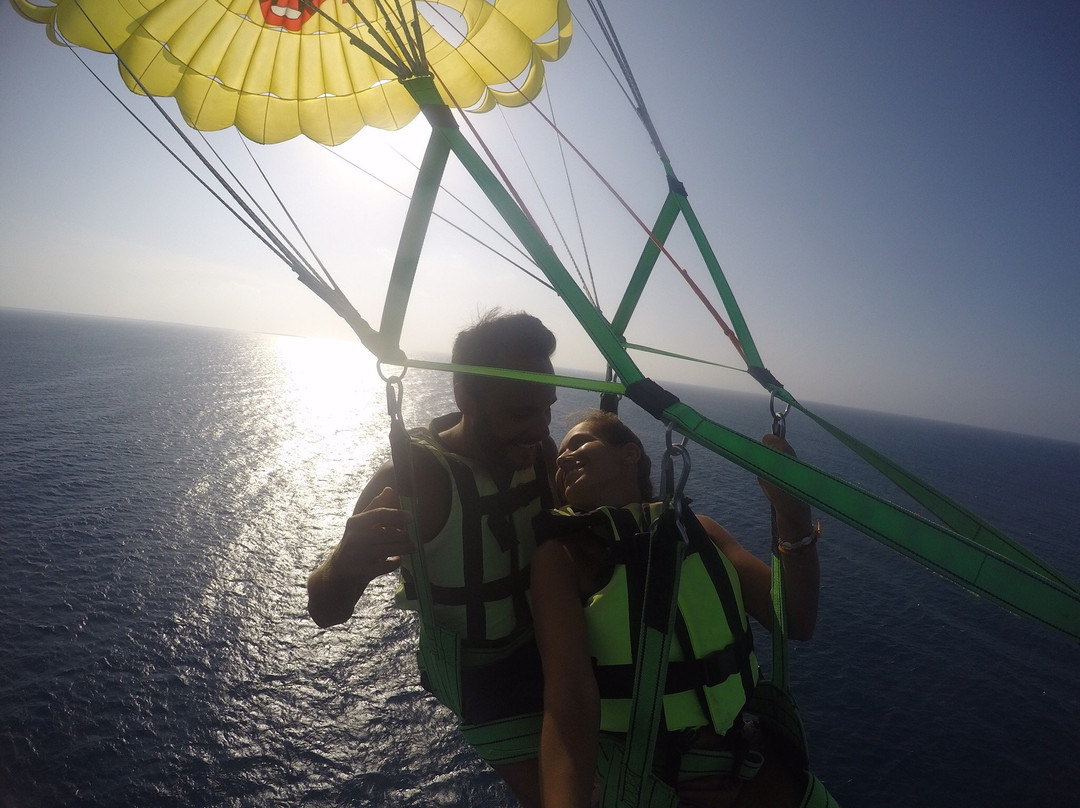 Zanzibar Parasailing景点图片