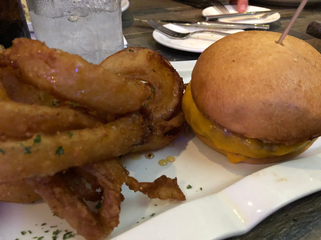 Hilltop Tavern and Inn主图