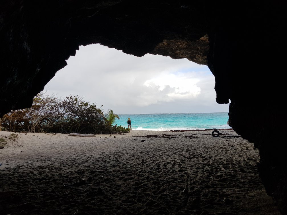 Cave Bay-Bottom Bay必去景点