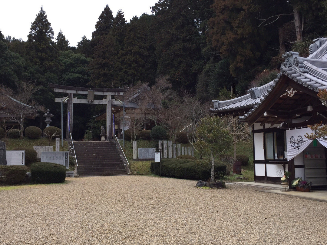 Yatagarasu Shrine景点图片
