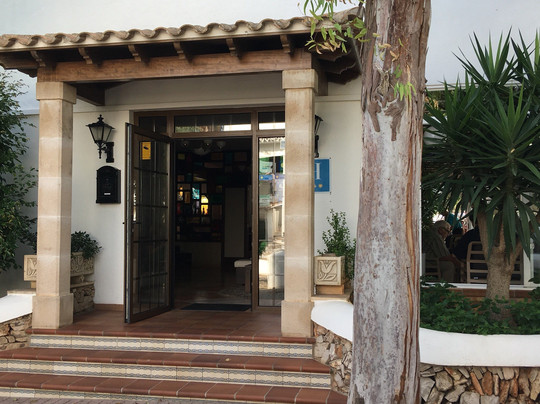 瑟斯蓬特特斯酒店主图