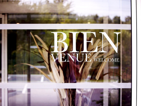 塞纳河畔大饭店主图