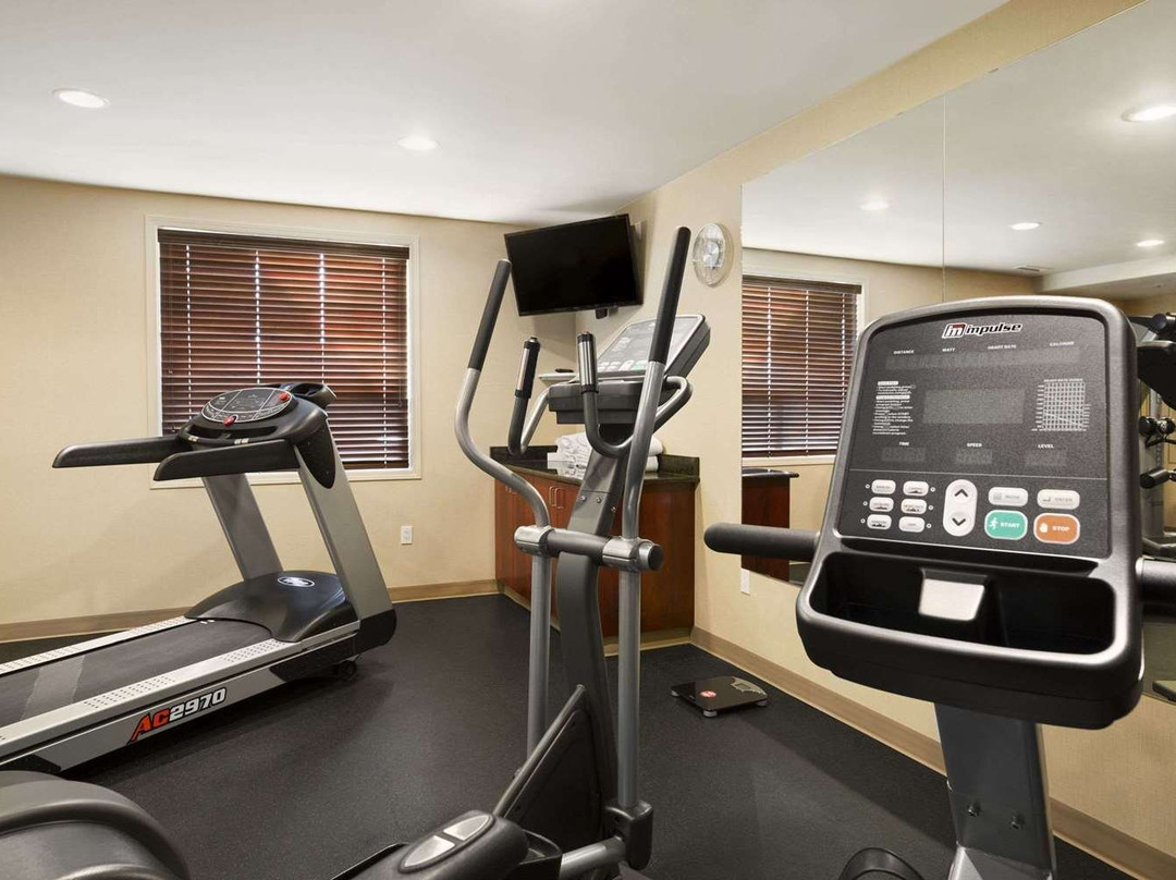 Ramada by Wyndham Edson主图