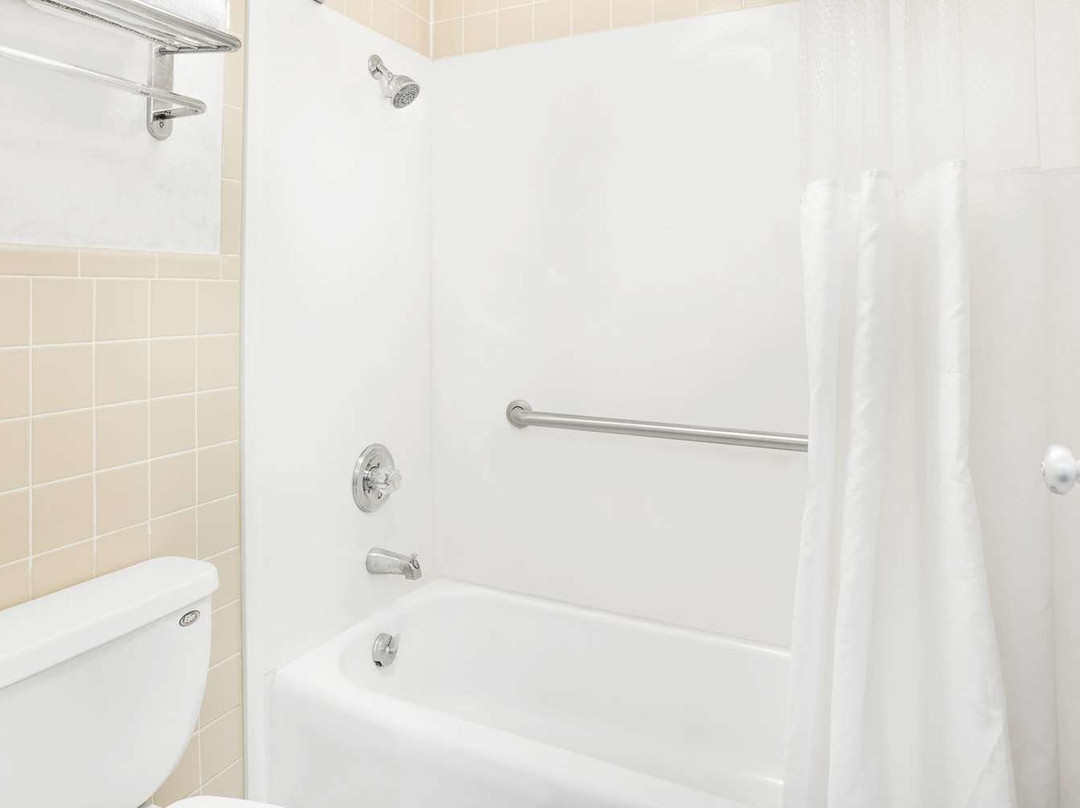 Howard Johnson by Wyndham Staunton主图