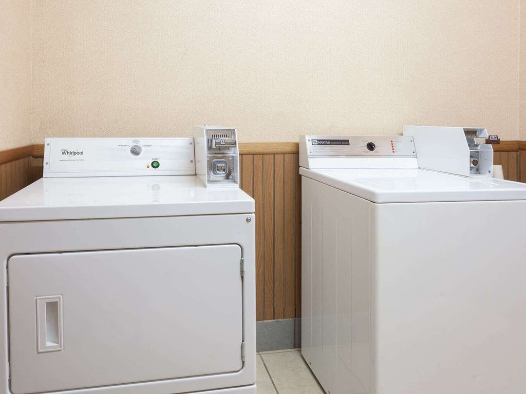 Super 8 by Wyndham Carrollton主图