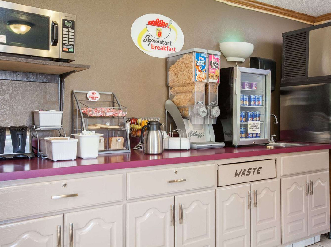 Super 8 by Wyndham Dunbar / Charleston Area主图