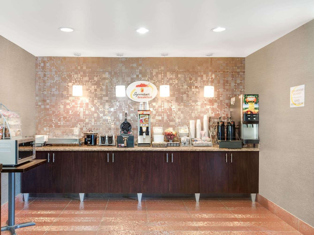 Super 8 by Wyndham Cotulla TX主图