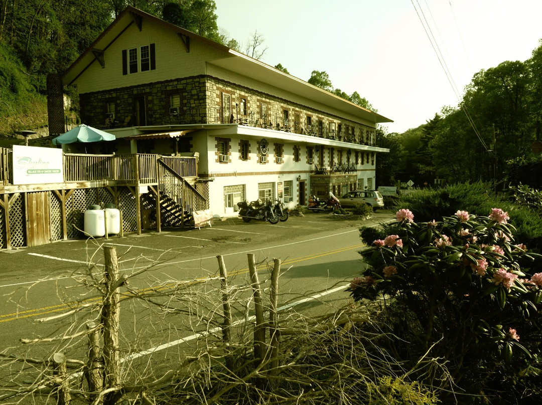 Skyline Village Inn主图