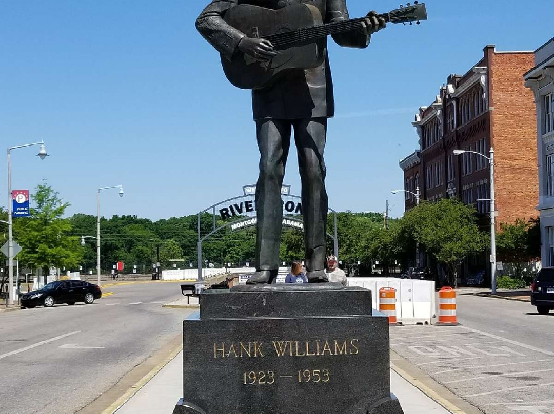 Hank Williams Statue景点图片