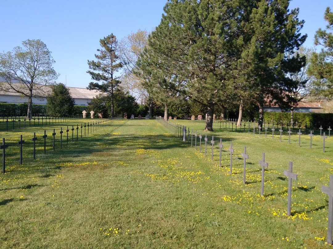 Deutscher Soldatenfriedhof Cernay景点图片