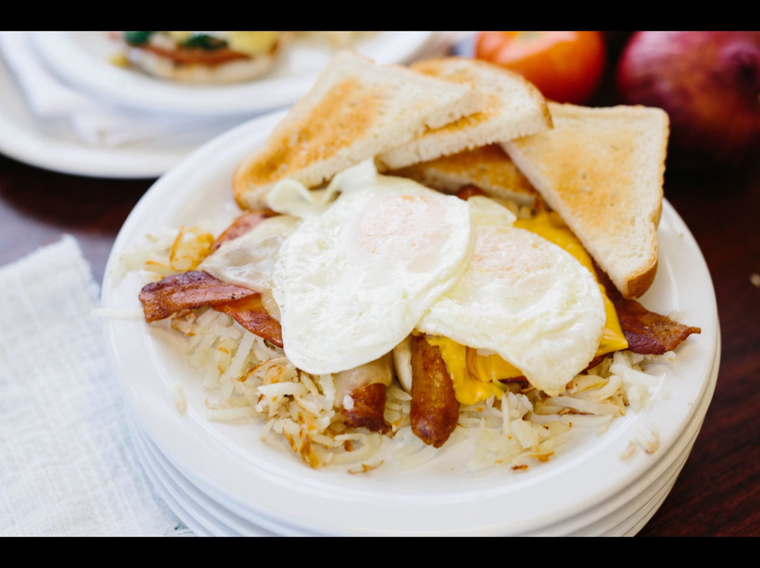 米德瓦尔餐馆和美食-Landmark Grill