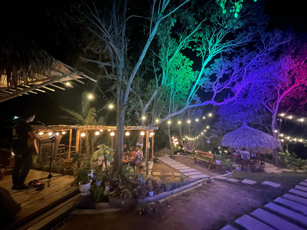 Hiraya Sunset Hill Restaurant & Cottages