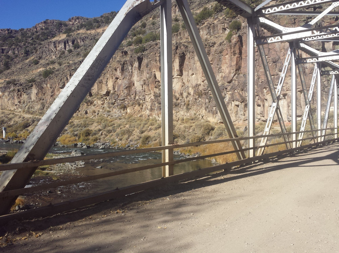 John Dunn Bridge-Arroyo Hondo必去景点