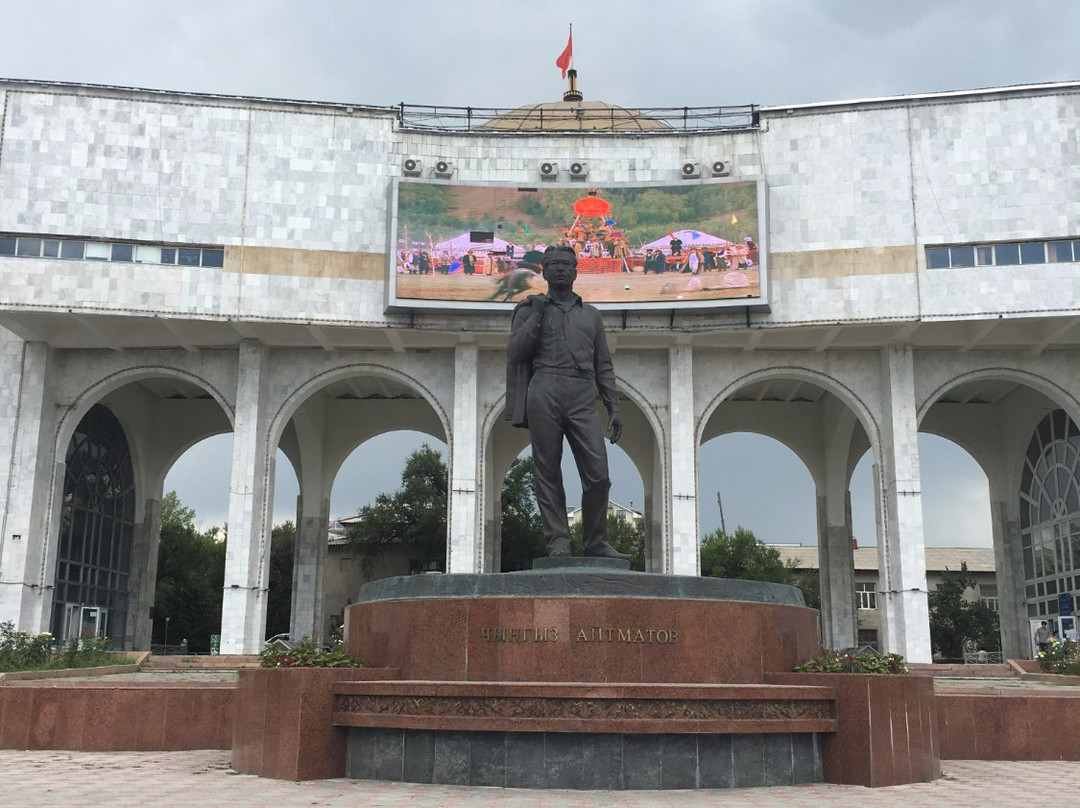 Monument to Chingiz Aitmatov-比斯凯克必去景点