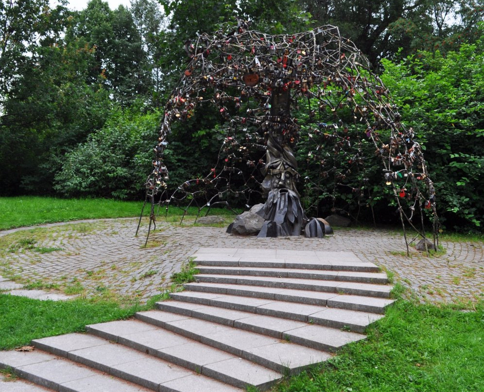Sculpture Happiness Tree景点图片