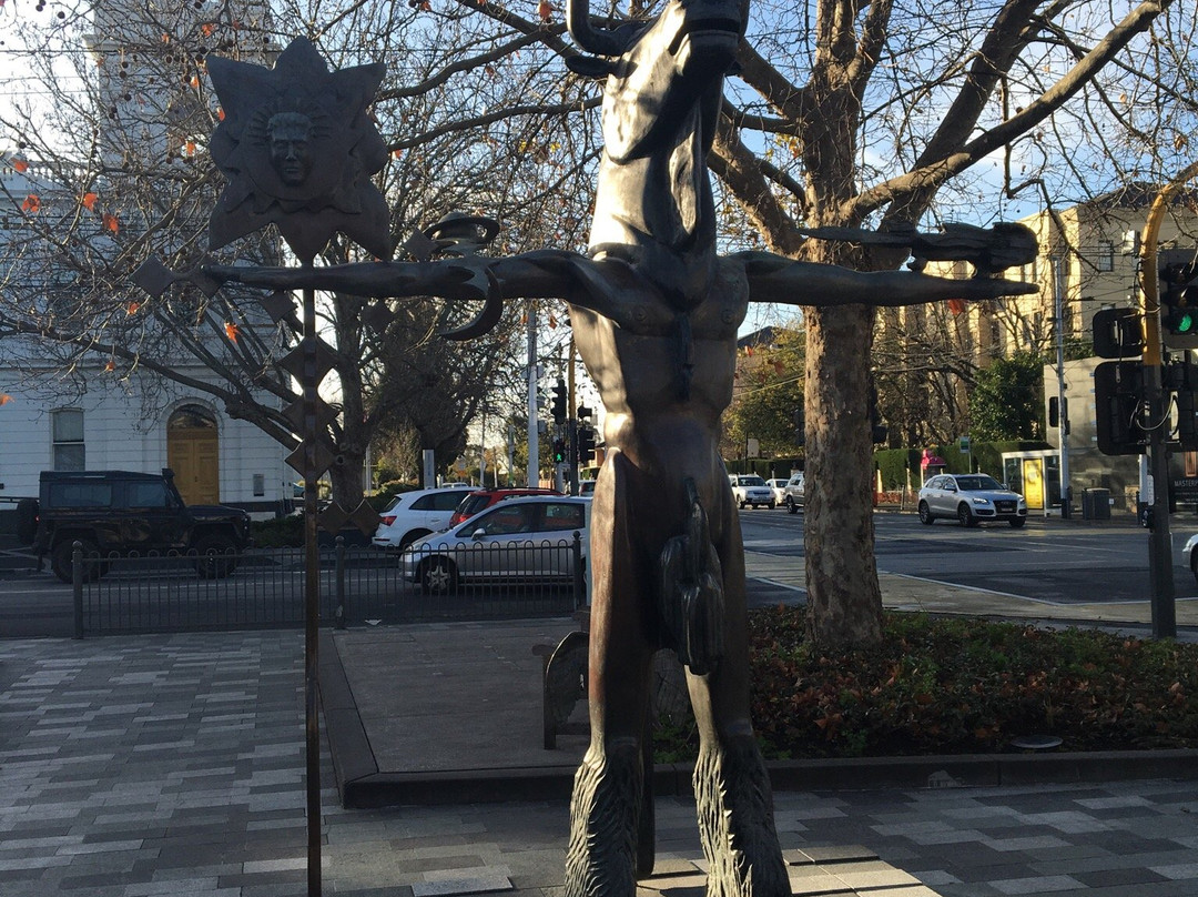 The Sun & The Moon Sculpture - Paul Juraszek-Malvern必去景点