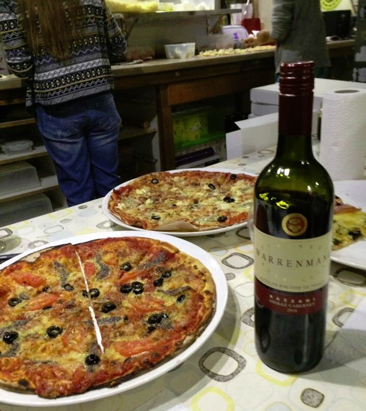 Moindou餐馆和美食-Pizza Néra