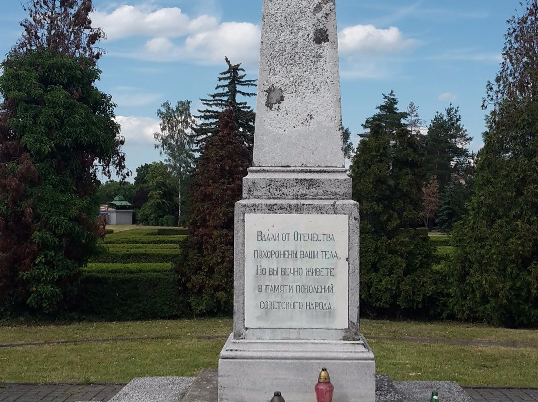 Red Army Cemetary景点图片