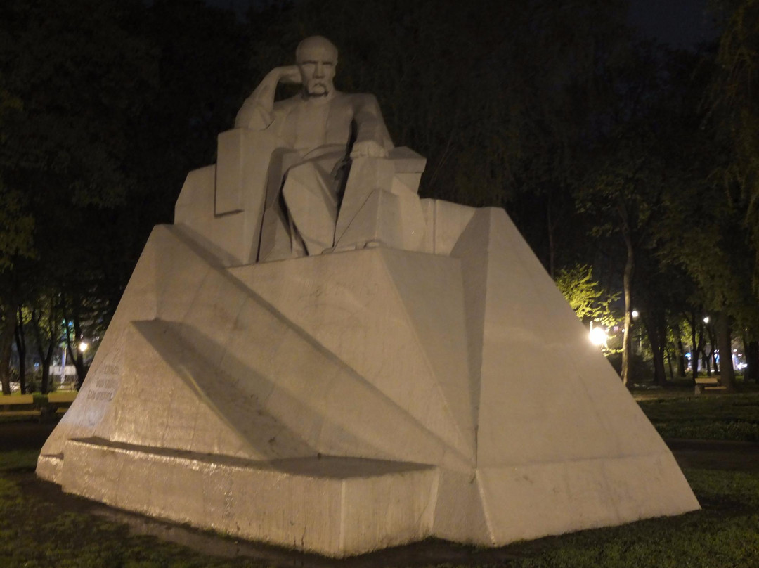 Shevchenko Monument by Kavaleridze-Poltava必去景点