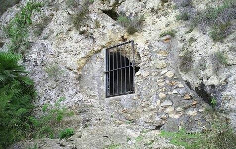 Cueva de las Aranas景点图片