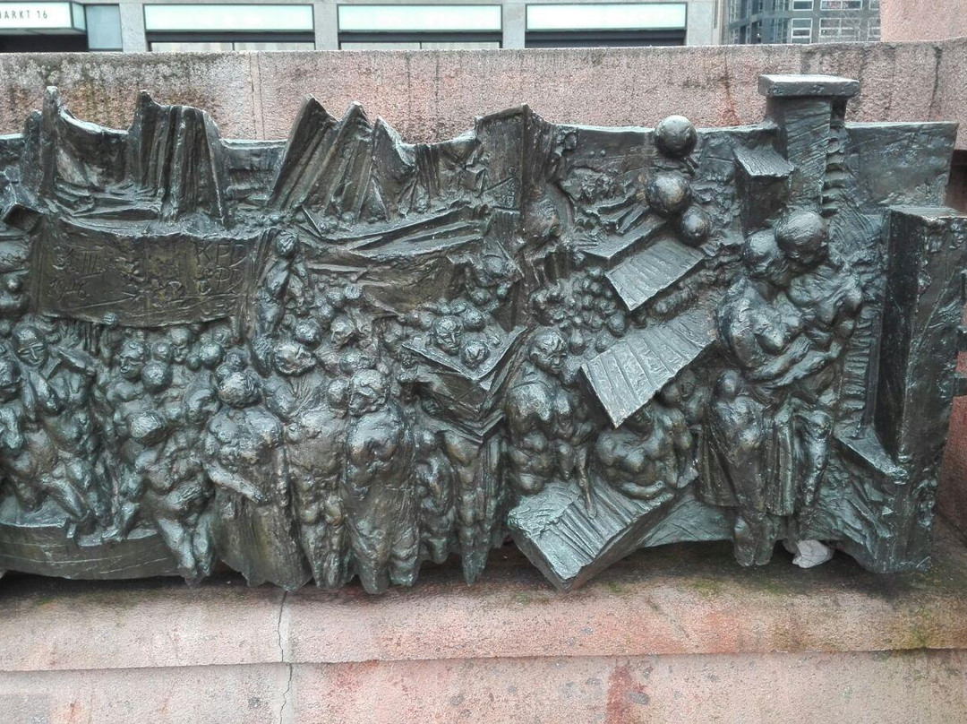 Gedenkrelief zur Würdigung historischer Ereignisse auf dem Markt zu Leipzig-莱比锡必去景点