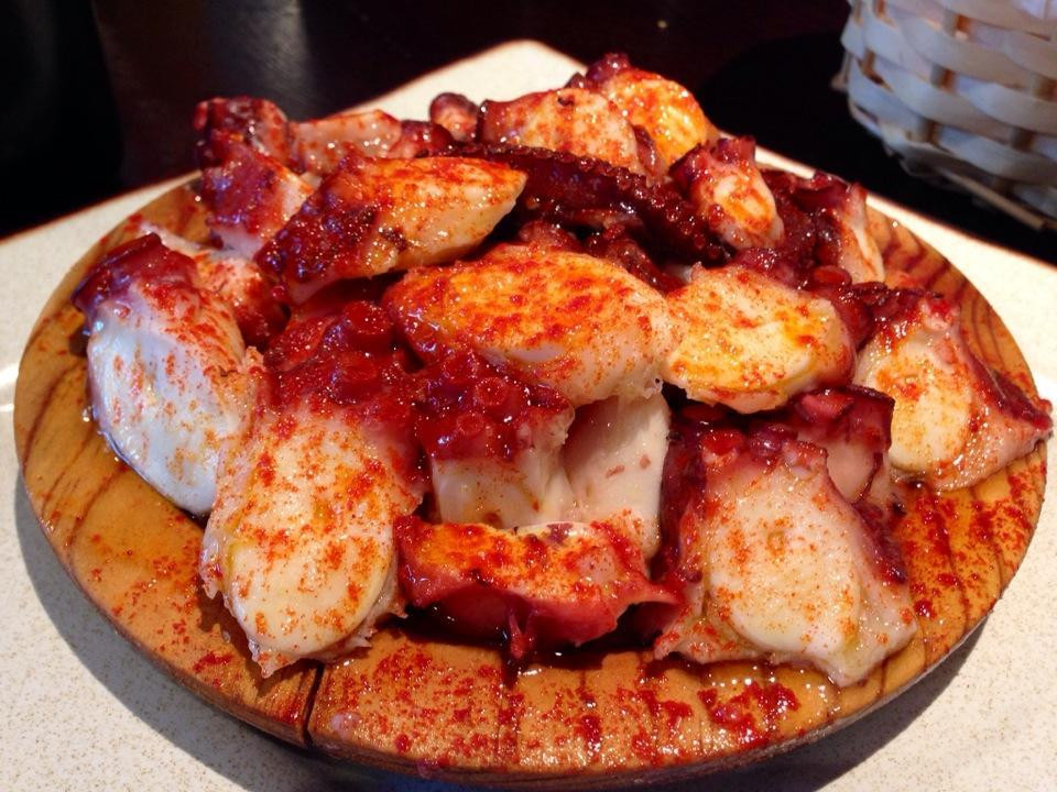 Paredes El Cuetu餐馆和美食-Meson Pulperia Tierras Gallegas