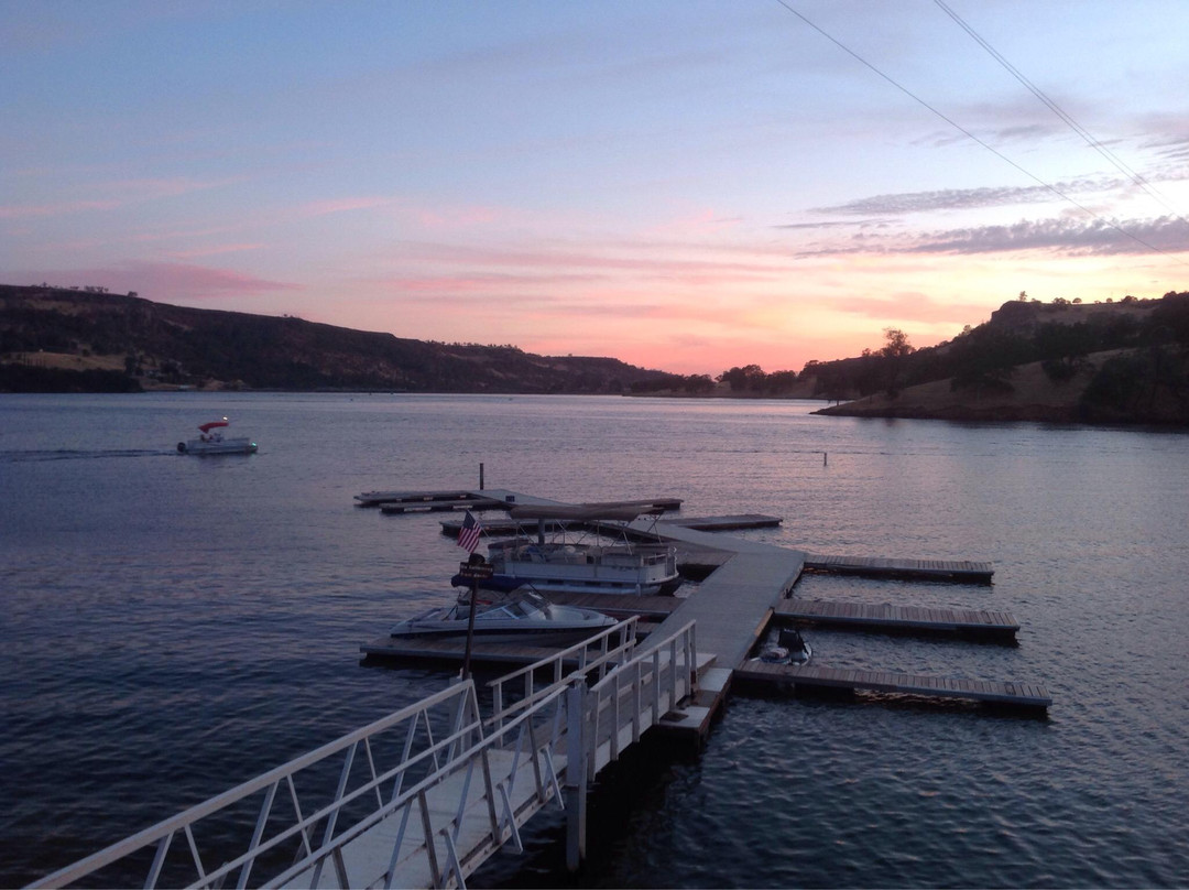 Lake Tulloch RV Campground and Marina