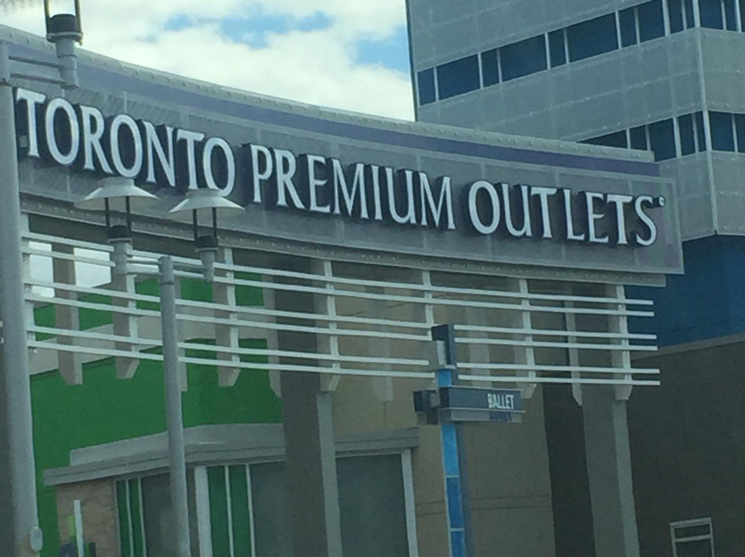 Toronto Premium Outlets-霍尔藤山市必去景点